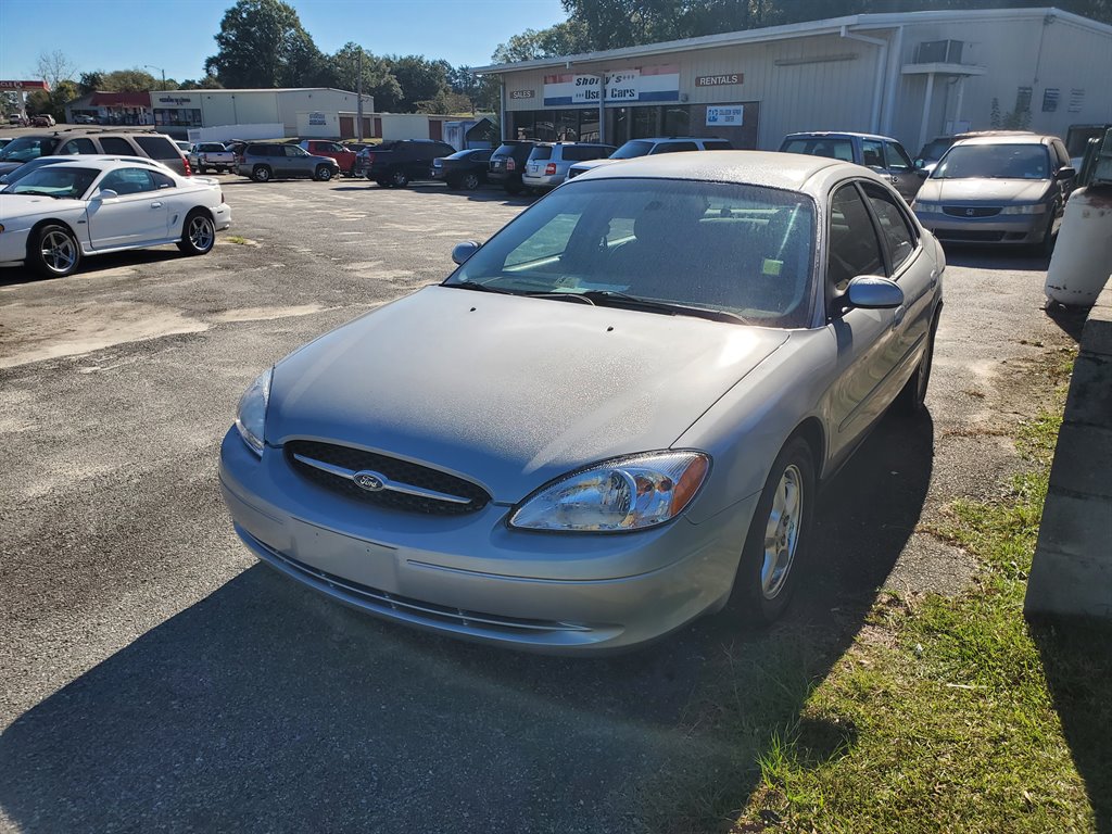2002 Ford Taurus SE's photo